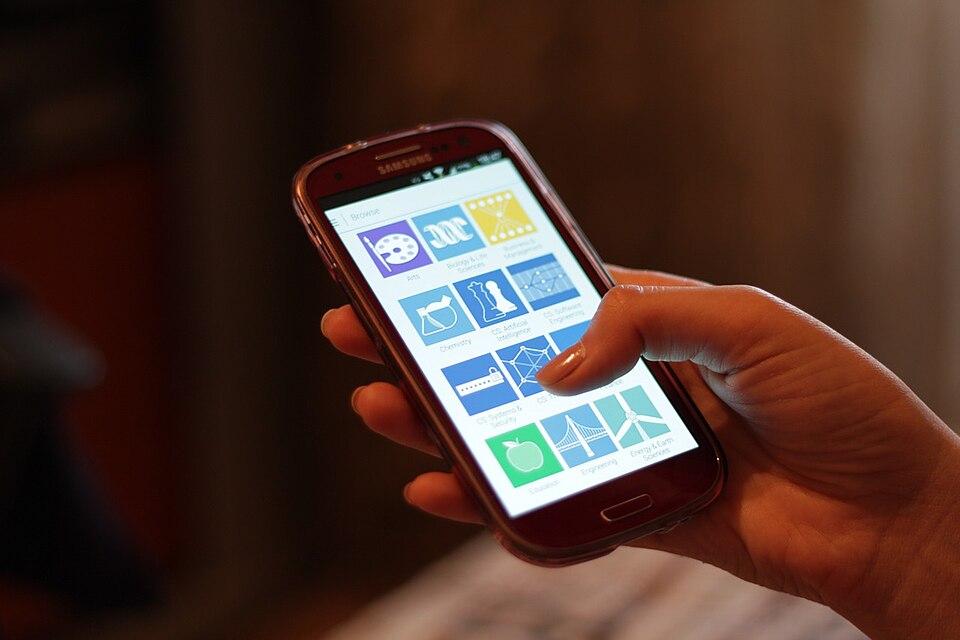 Google's SymptomAI Outperforms Physicians in Largest Real-Wo